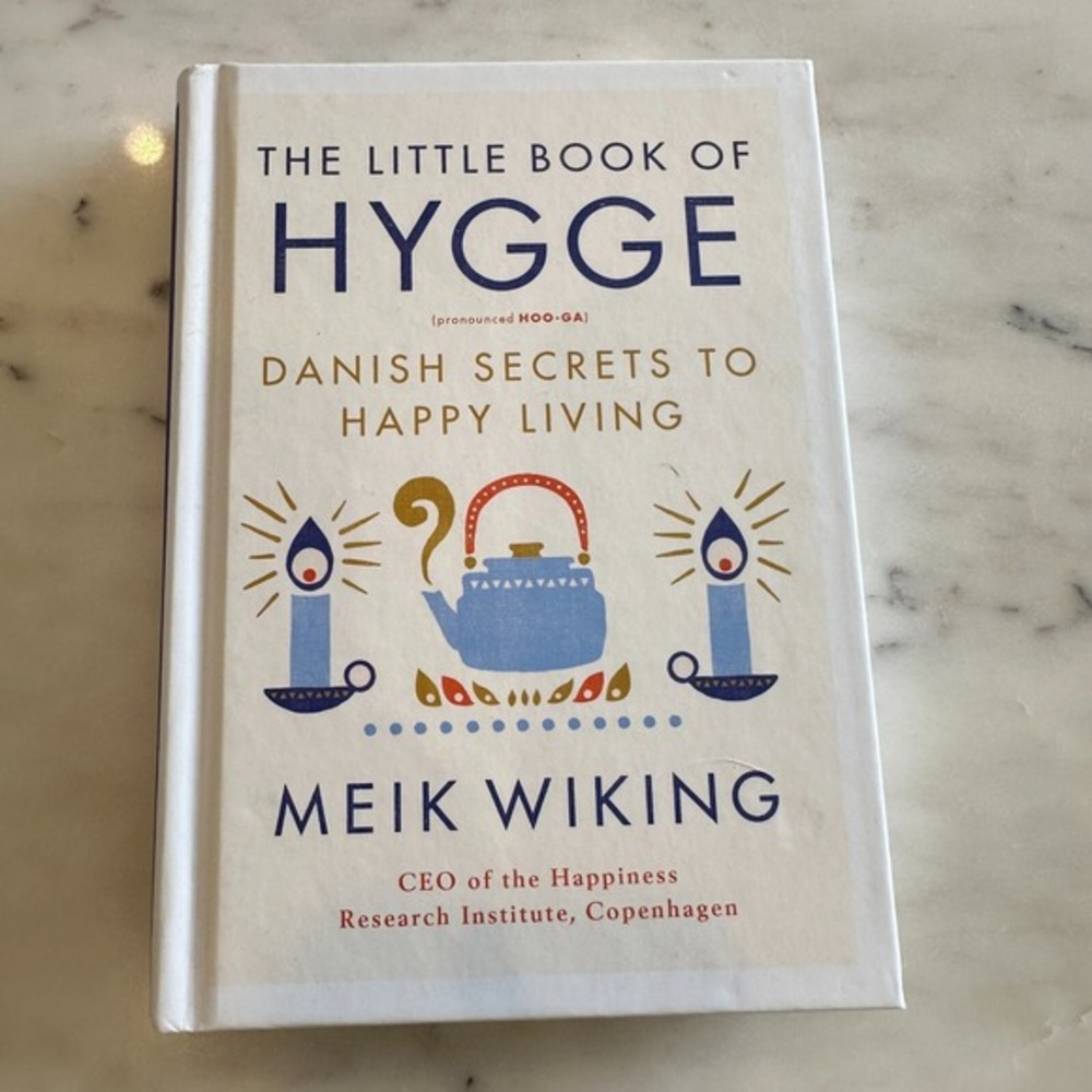 The Little Book of Hygge: Danish Secrets to Happy Living by‎ Wiking, Meik